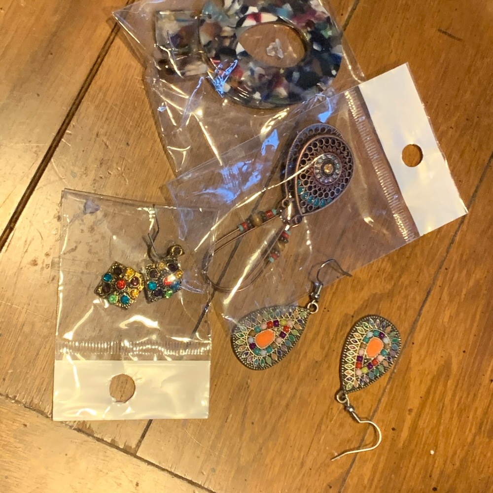 Earring bundle - Picture 2 of 2